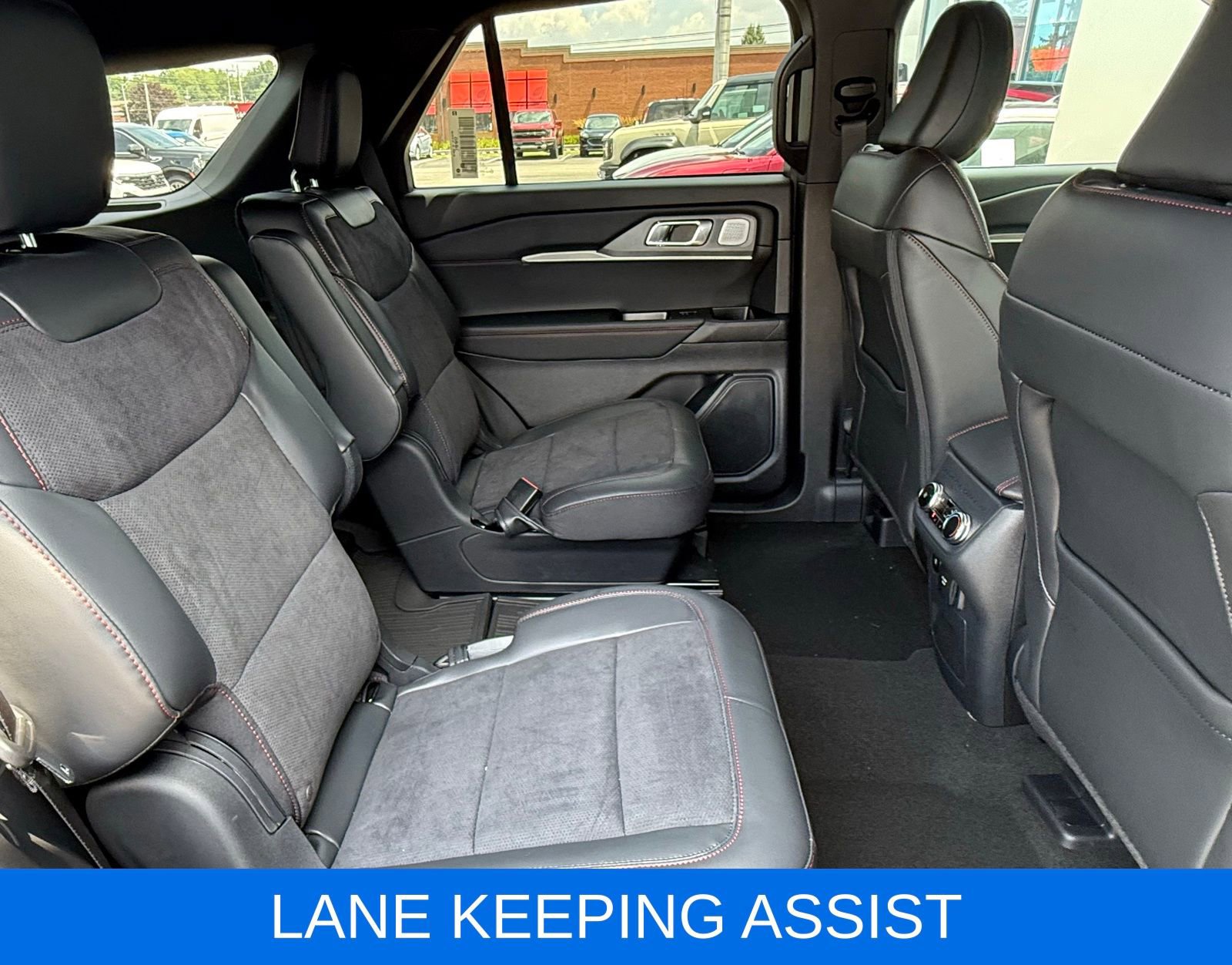 Used 2025 Ford Explorer ST image 22