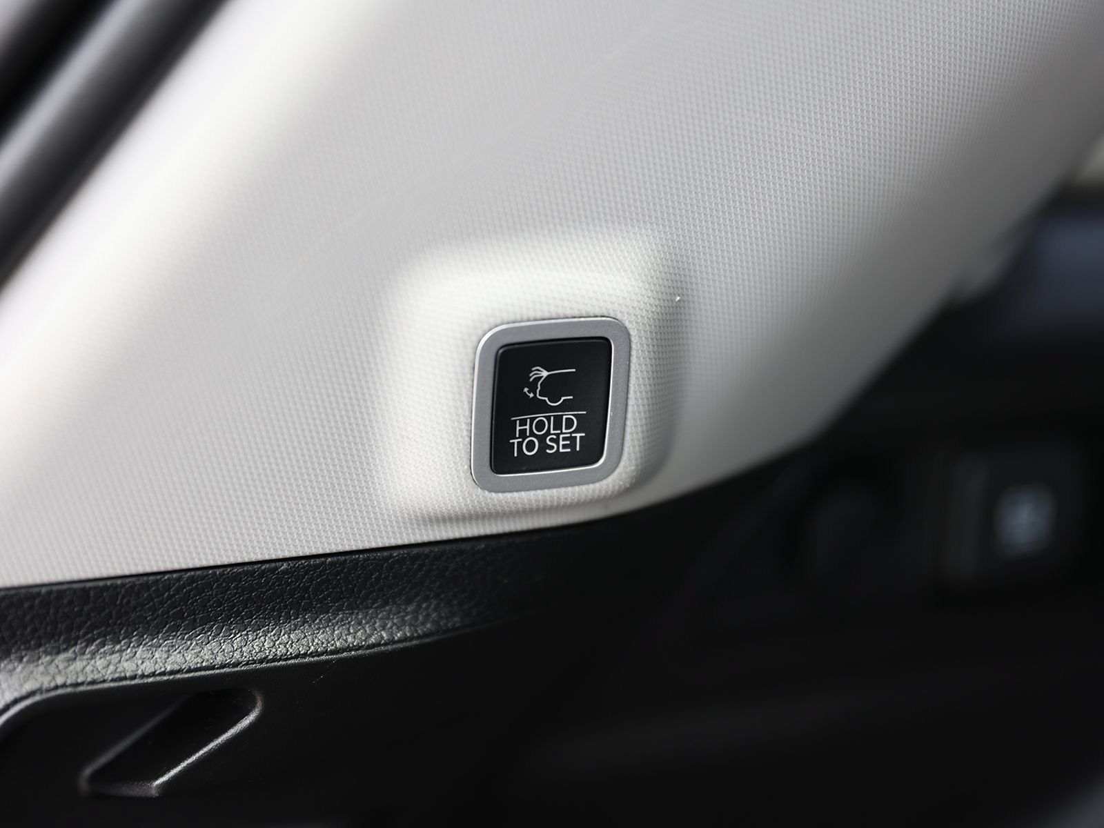 Used 2022 Jeep Grand Cherokee Limited AWD/4WD image 15