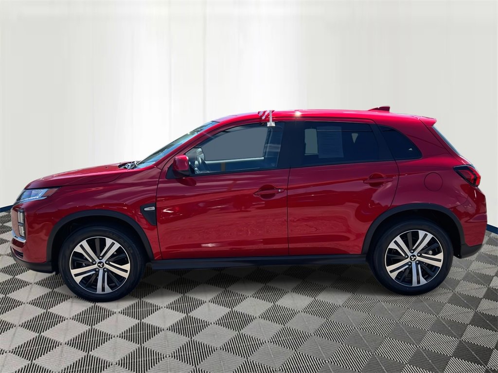 Used 2025 Mitsubishi Outlander Sport SE image 2