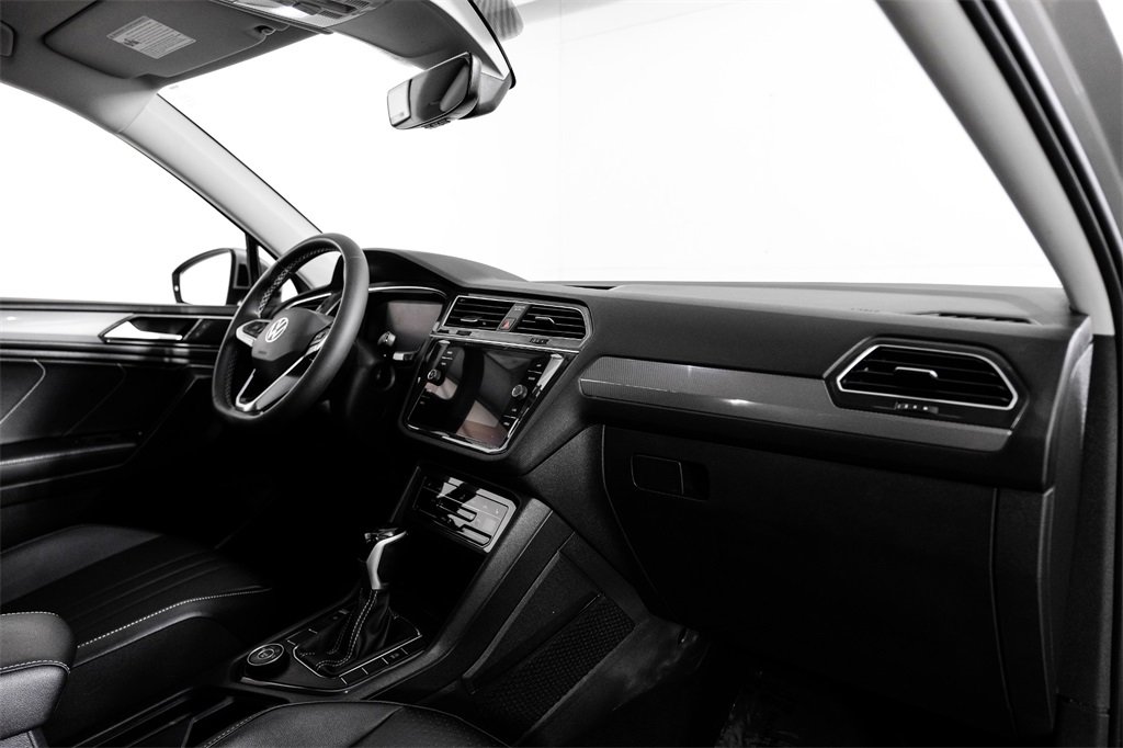 Used 2022 Volkswagen Tiguan SE image 12
