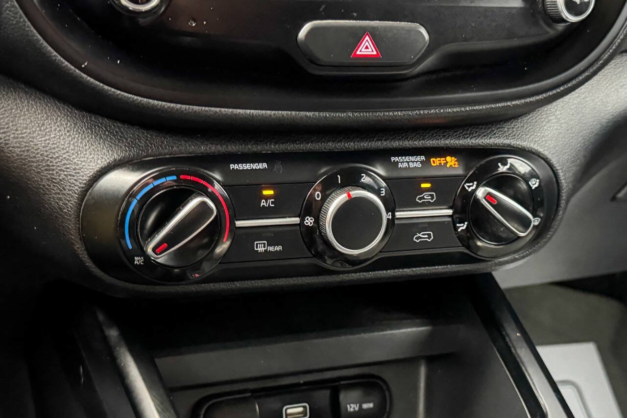 Used 2020 Kia Soul GT-Line FWD image 27