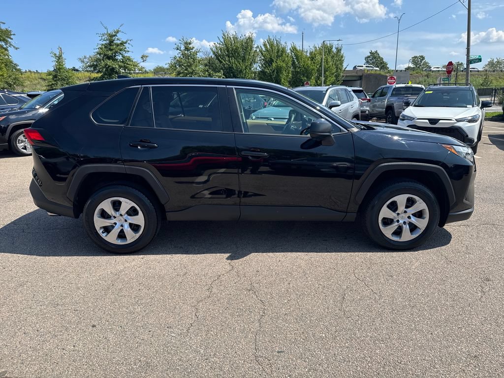 Used 2023 Toyota RAV4 LE AWD/4WD image 9