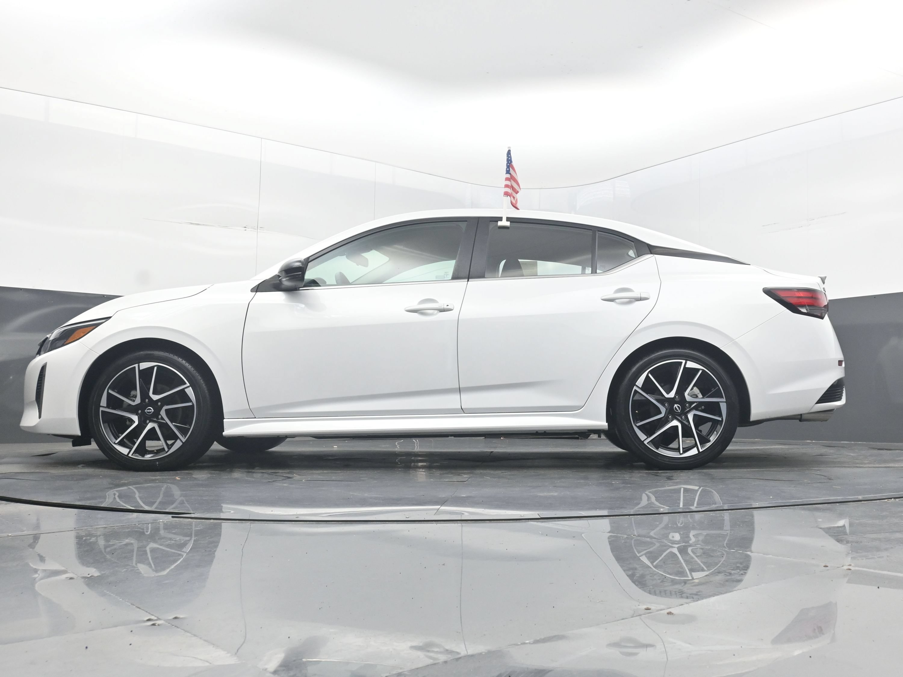 Used 2024 Nissan Sentra SR FWD image 31