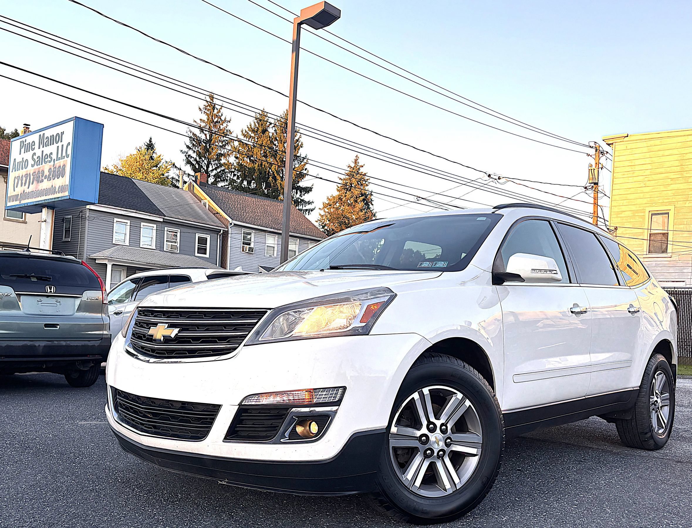Used 2015 Chevrolet Traverse LT AWD/4WD image 1
