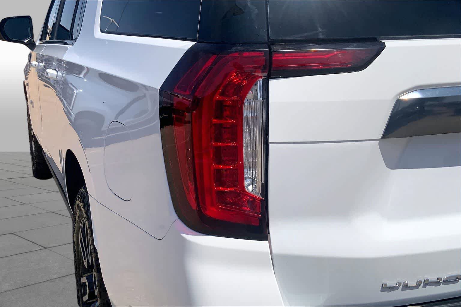 Used 2024 GMC Yukon XL AT4 w/ AT4 Premium Package AWD/4WD image 29
