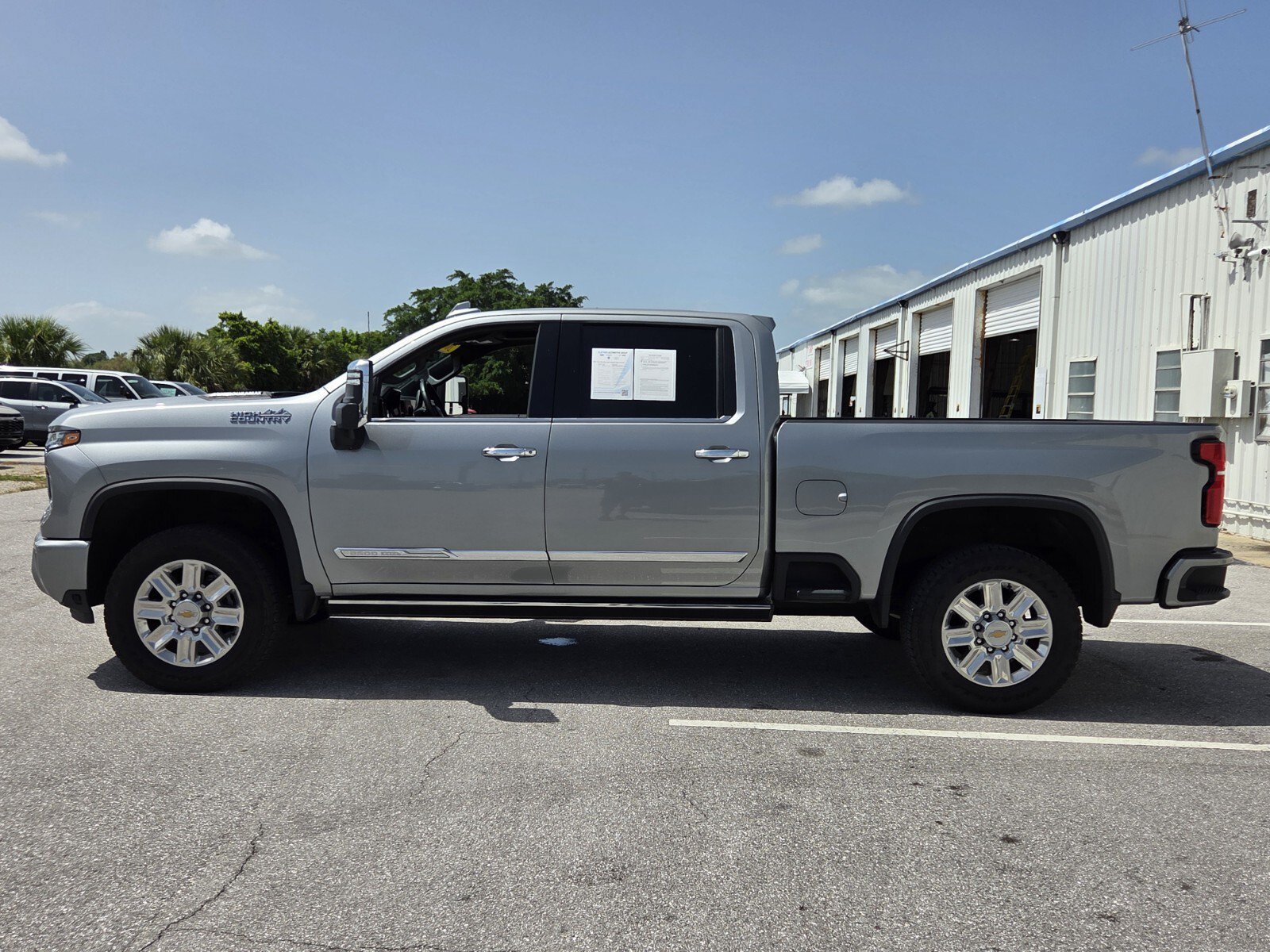 Used 2024 Chevrolet Silverado 2500 High Country w/ Technology Package AWD/4WD image 2
