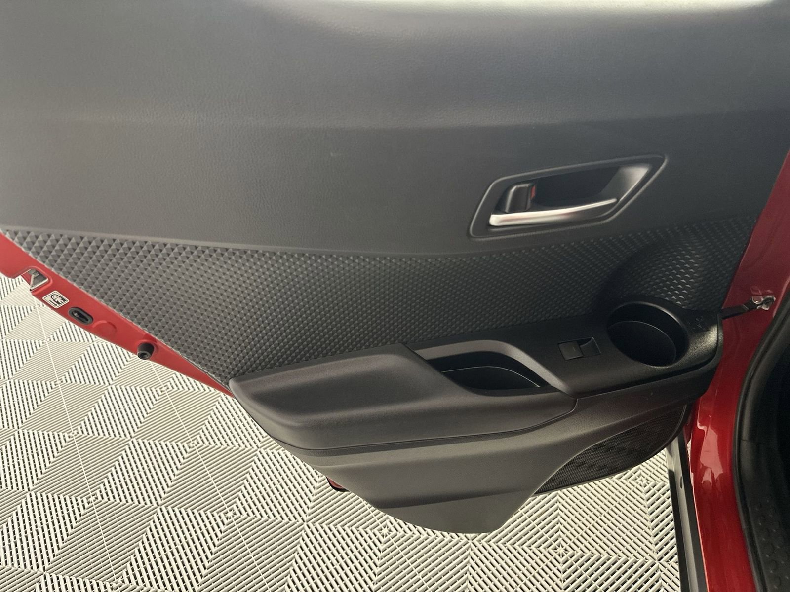Used 2020 Toyota C-HR LE FWD image 30
