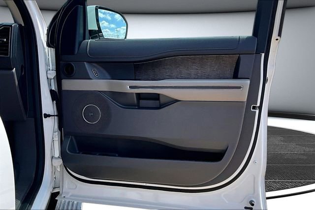 Used 2020 Ford Expedition Limited w/ Equipment Group 302A AWD/4WD image 29