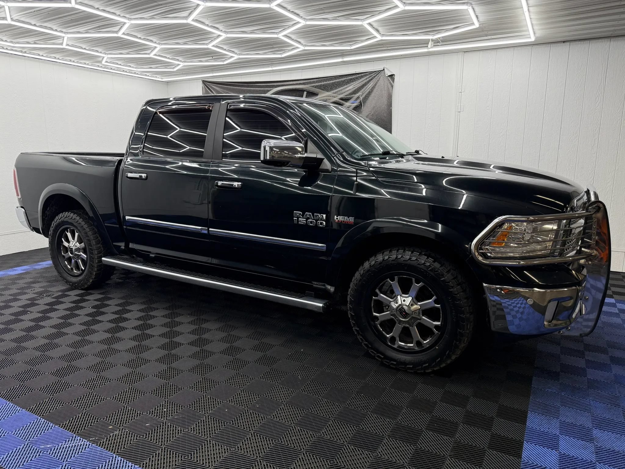 Used 2016 RAM 1500 Laramie w/ Convenience Group AWD/4WD image 2