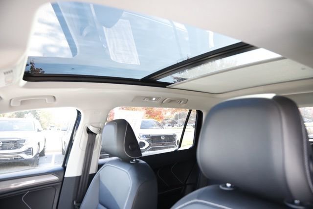 Used 2022 Volkswagen Tiguan SE image 16