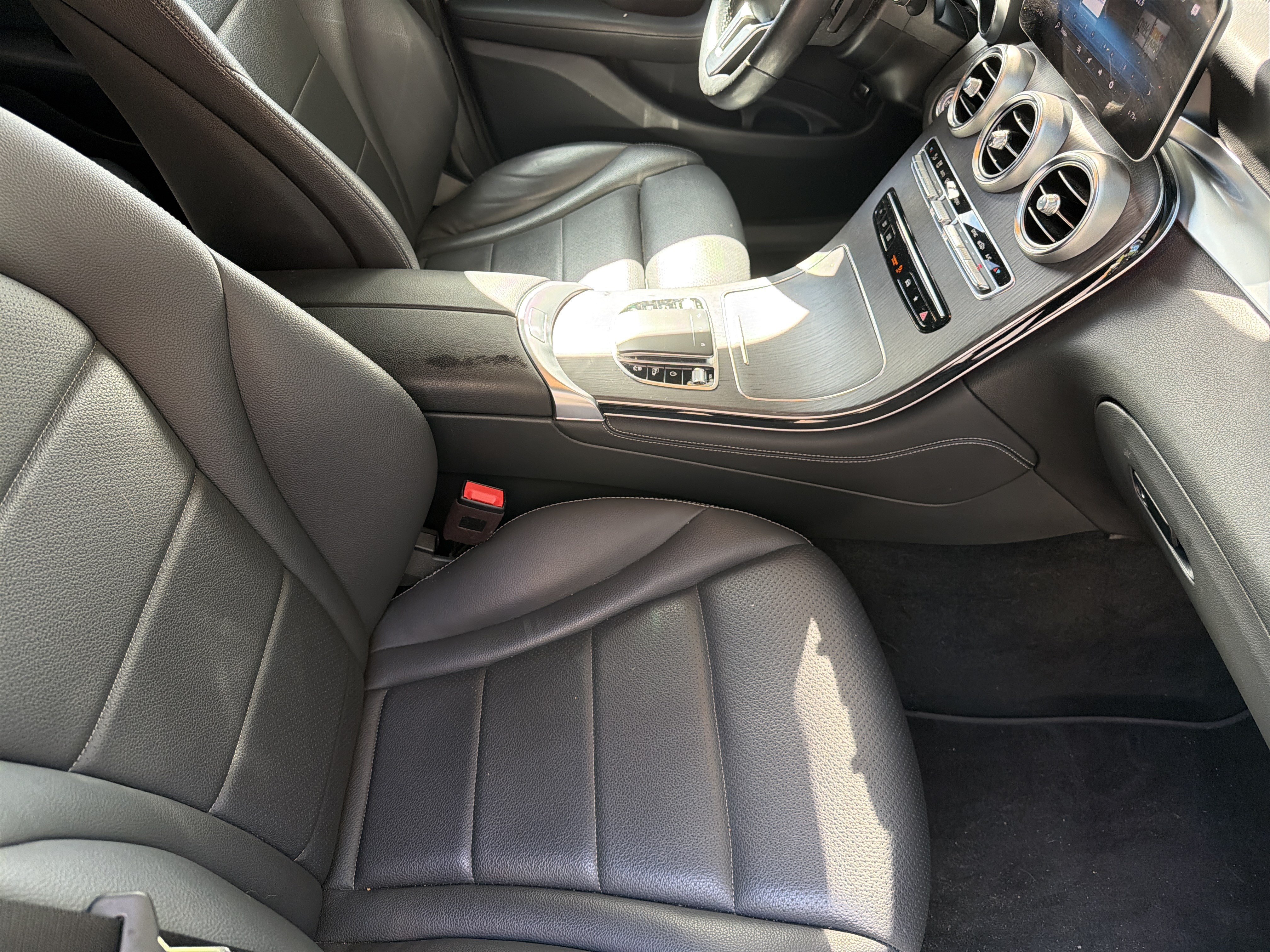 Used 2021 Mercedes-Benz GLC 300 image 38