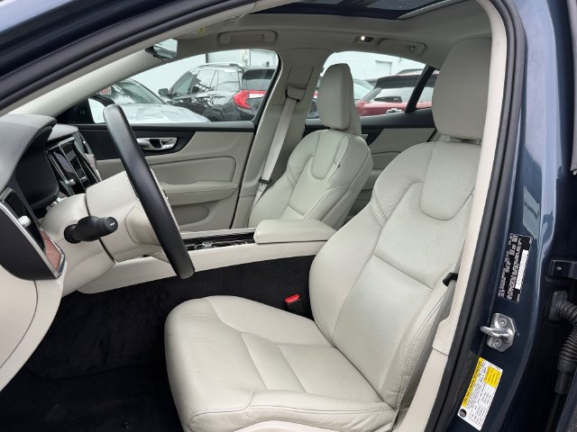 Used 2022 Volvo S60 B5 Momentum w/ Advanced Package AWD/4WD image 9