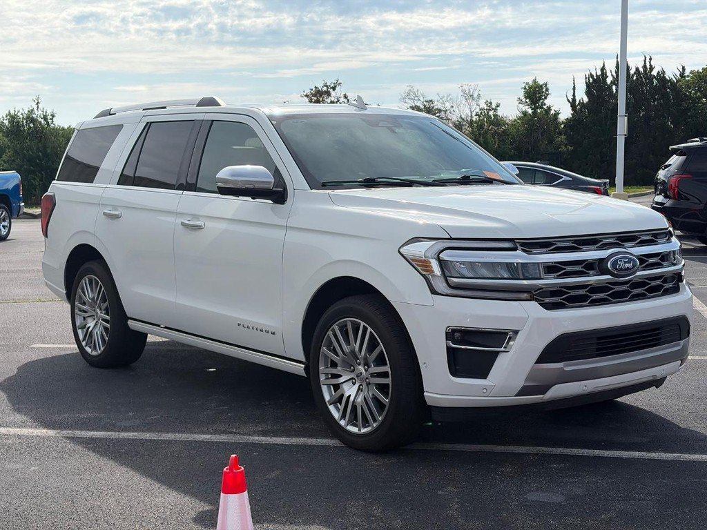 Used 2024 Ford Expedition Platinum AWD/4WD image 3