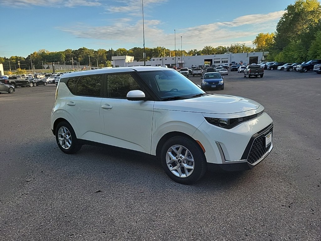 Used 2025 Kia Soul LX w/ LX Technology Package FWD image 7