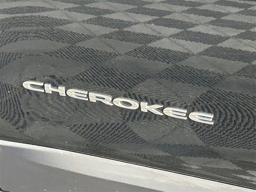 Used 2020 Jeep Cherokee Latitude Plus w/ Comfort/Convenience Group image 27