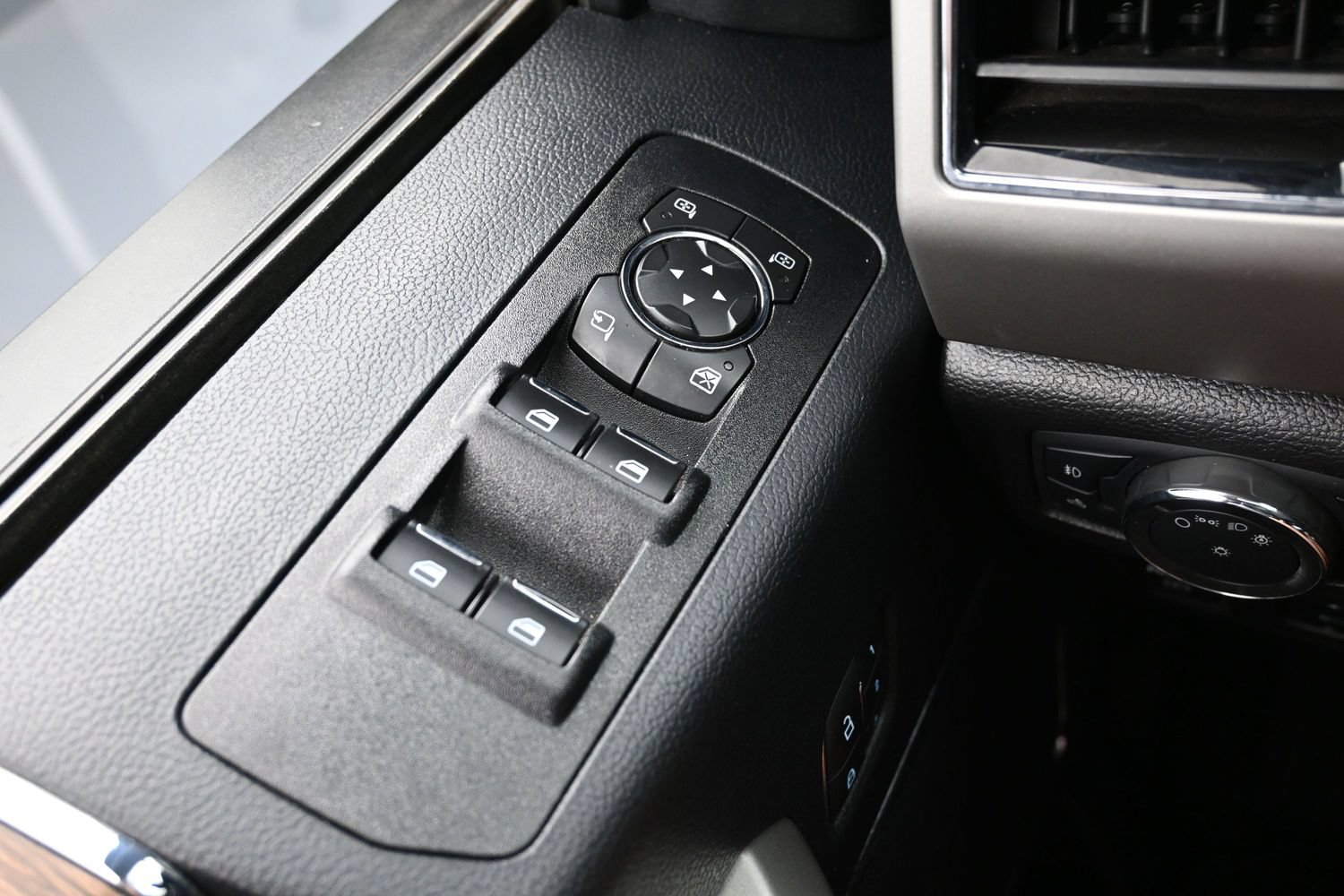 Used 2020 Ford F150 Lariat AWD/4WD image 25