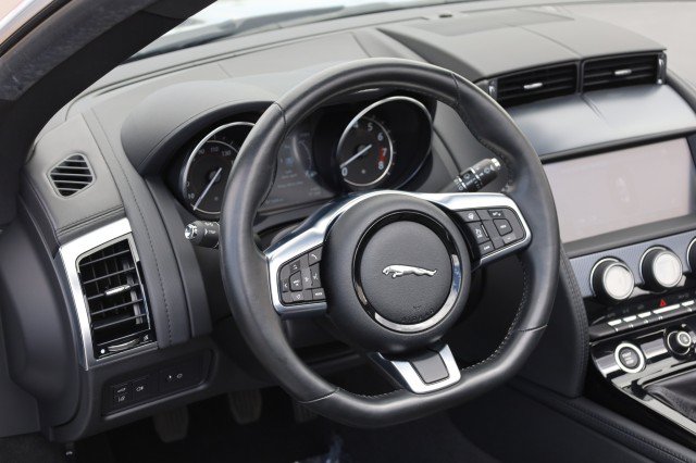 Used 2019 Jaguar F-TYPE R-Dynamic RWD image 22