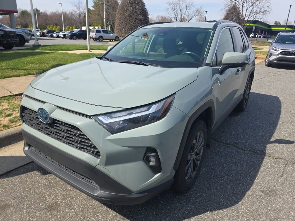Used 2023 Toyota RAV4 XLE Premium image 7