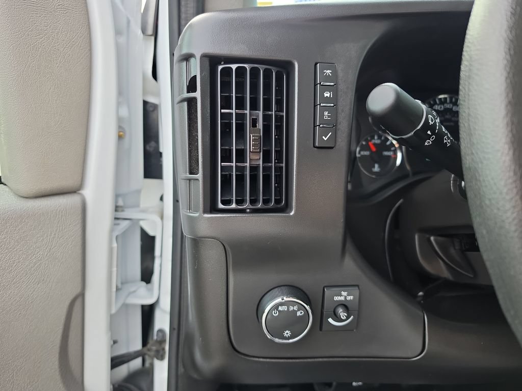 Certified 2025 Chevrolet Express 3500 LT w/ LT Preferred Equipment Group RWD image 18
