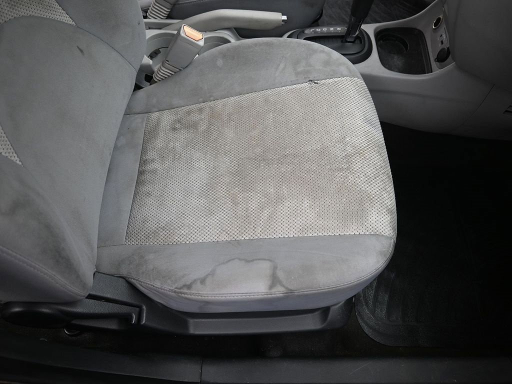 Used 2010 Hyundai Accent GLS w/ Premium Pkg 4 image 29