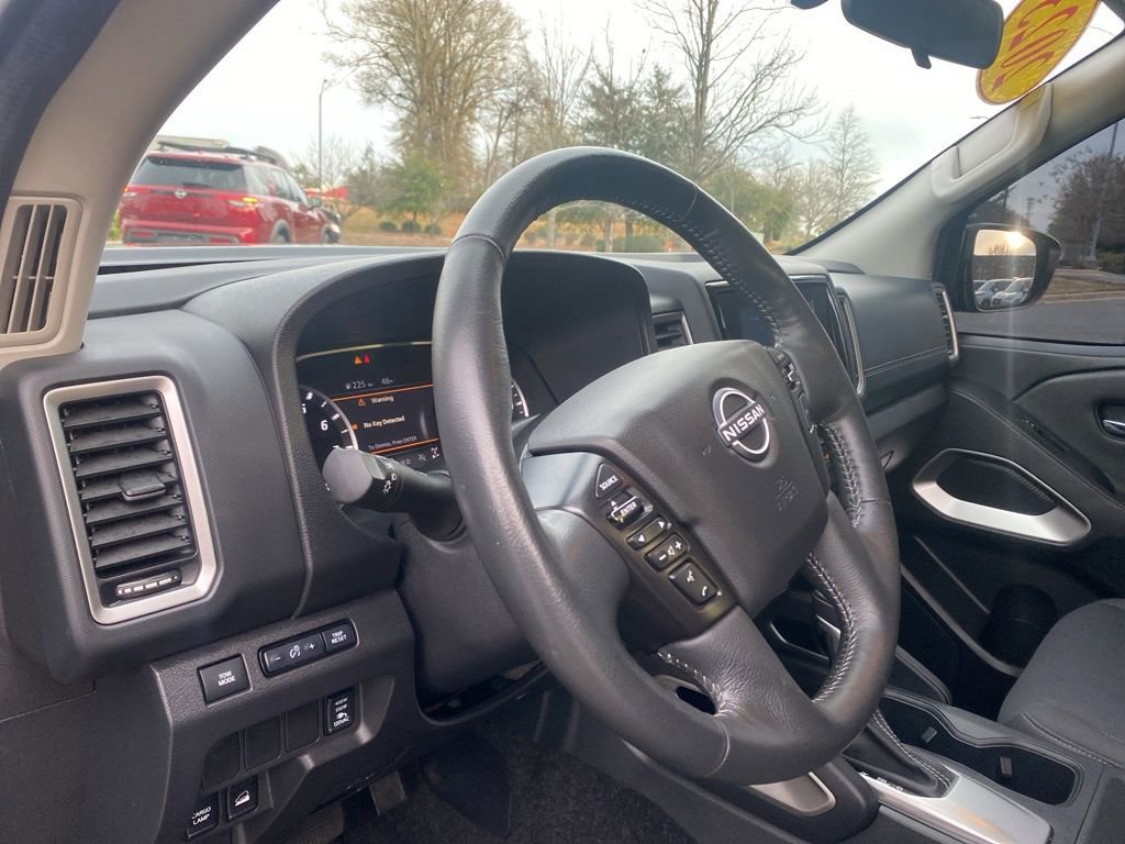 Used 2023 Nissan Frontier SV image 16