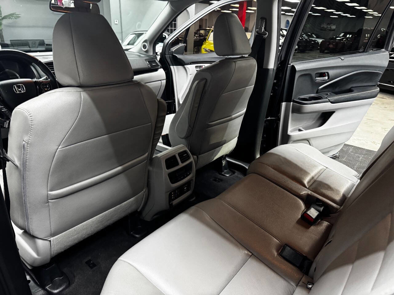 Used 2017 Honda Pilot Touring image 42