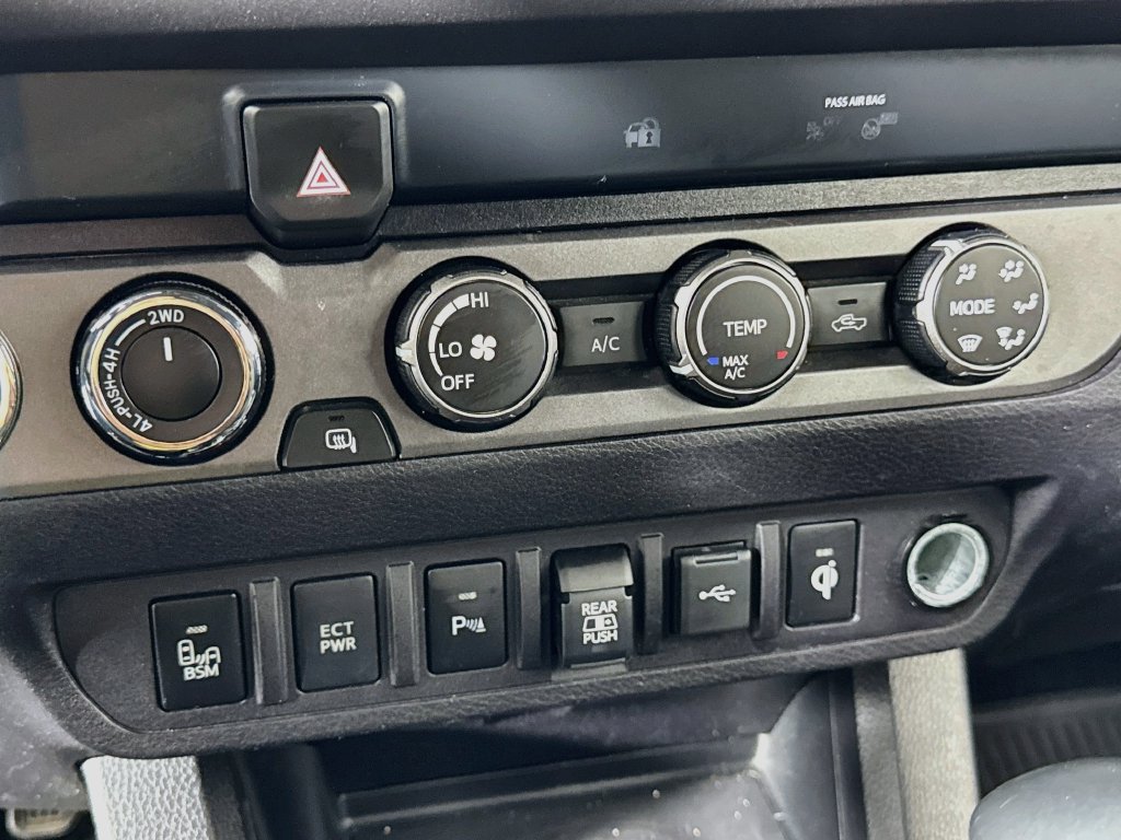 Used 2020 Toyota Tacoma TRD Off-Road w/ Technology Package AWD/4WD image 18