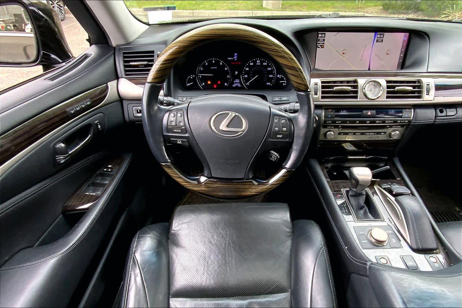 Used 2016 Lexus LS 460 AWD w/ Comfort Package image 6