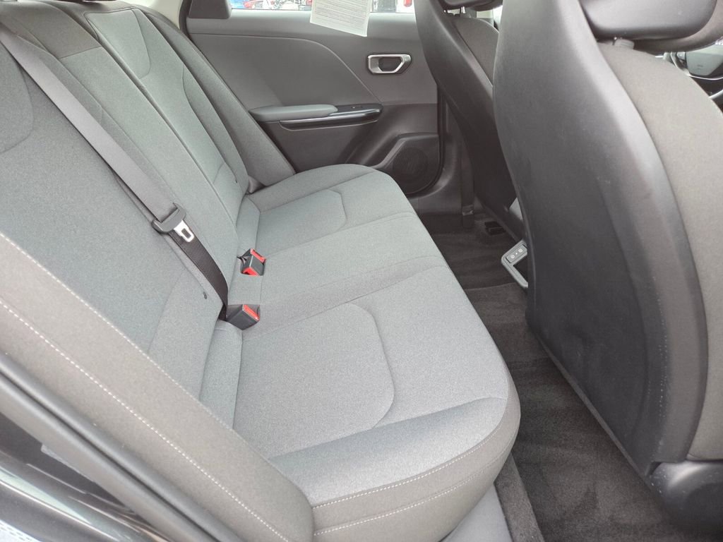Used 2025 Kia K4 LXS image 13