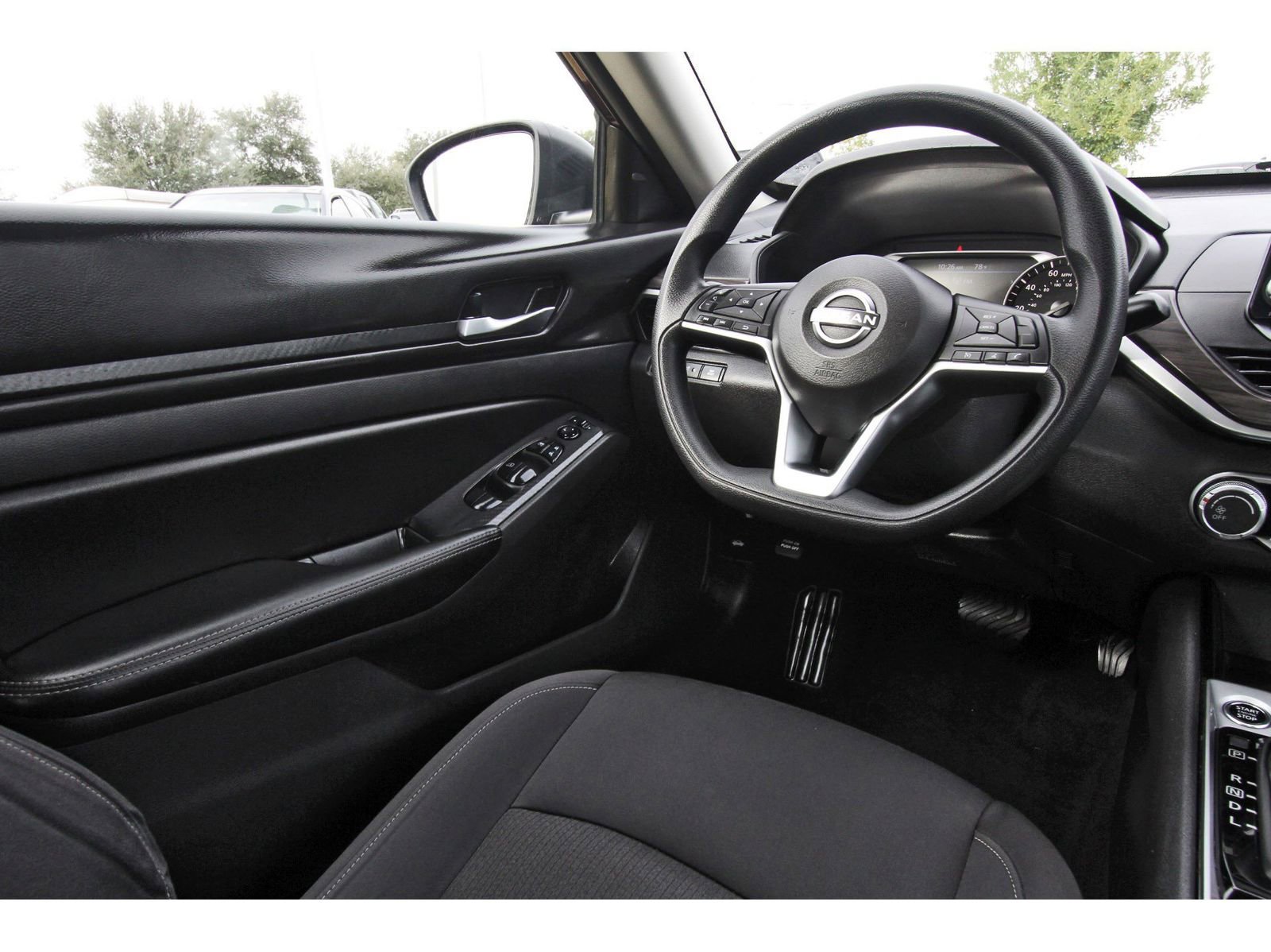 Used 2024 Nissan Altima 2.5 SV image 11