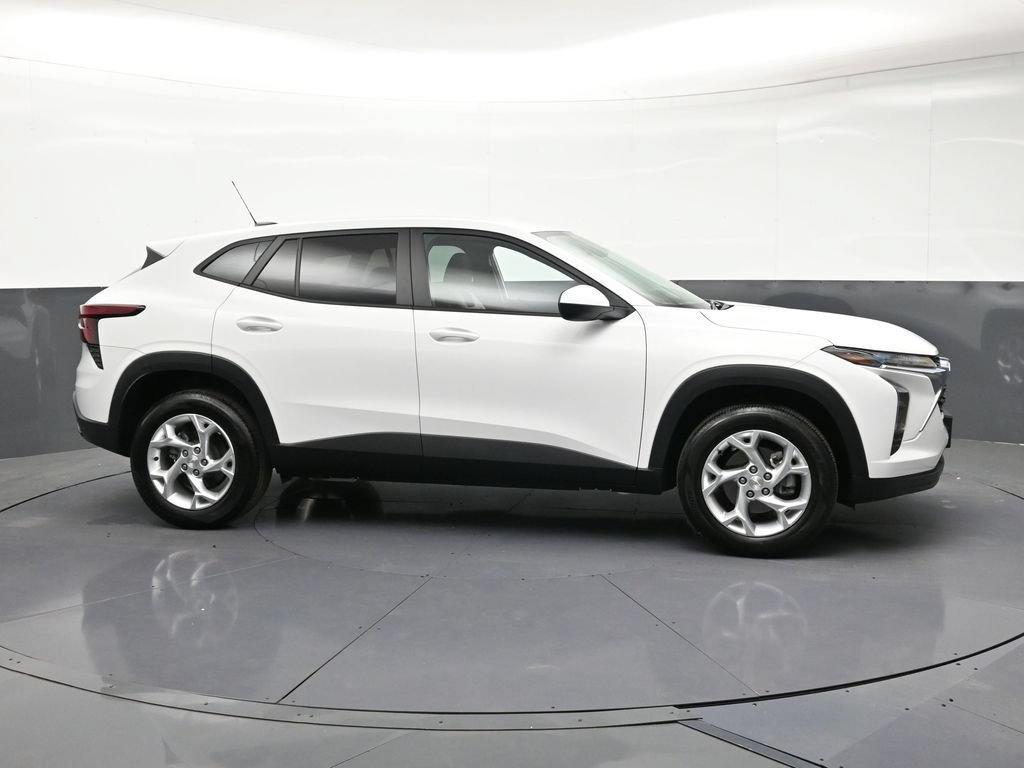 Certified 2025 Chevrolet Trax LS w/ LS Convenience Package FWD image 6