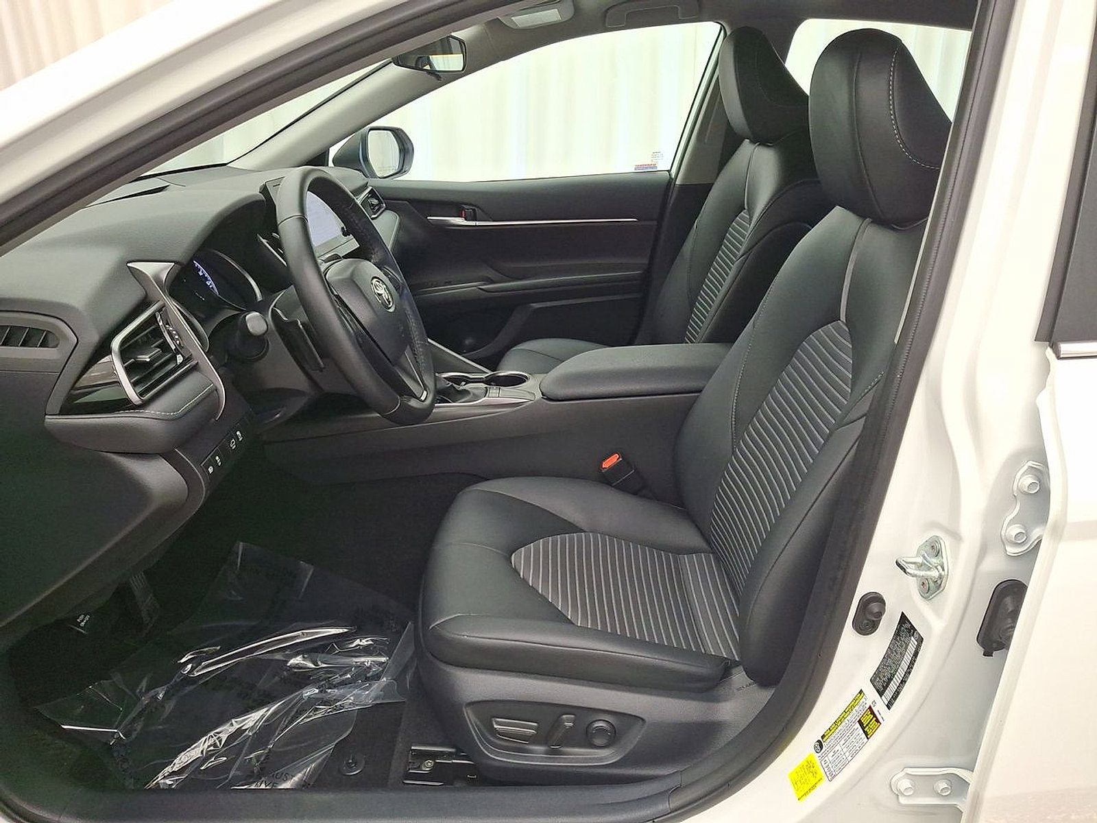 Certified 2024 Toyota Camry SE FWD image 11