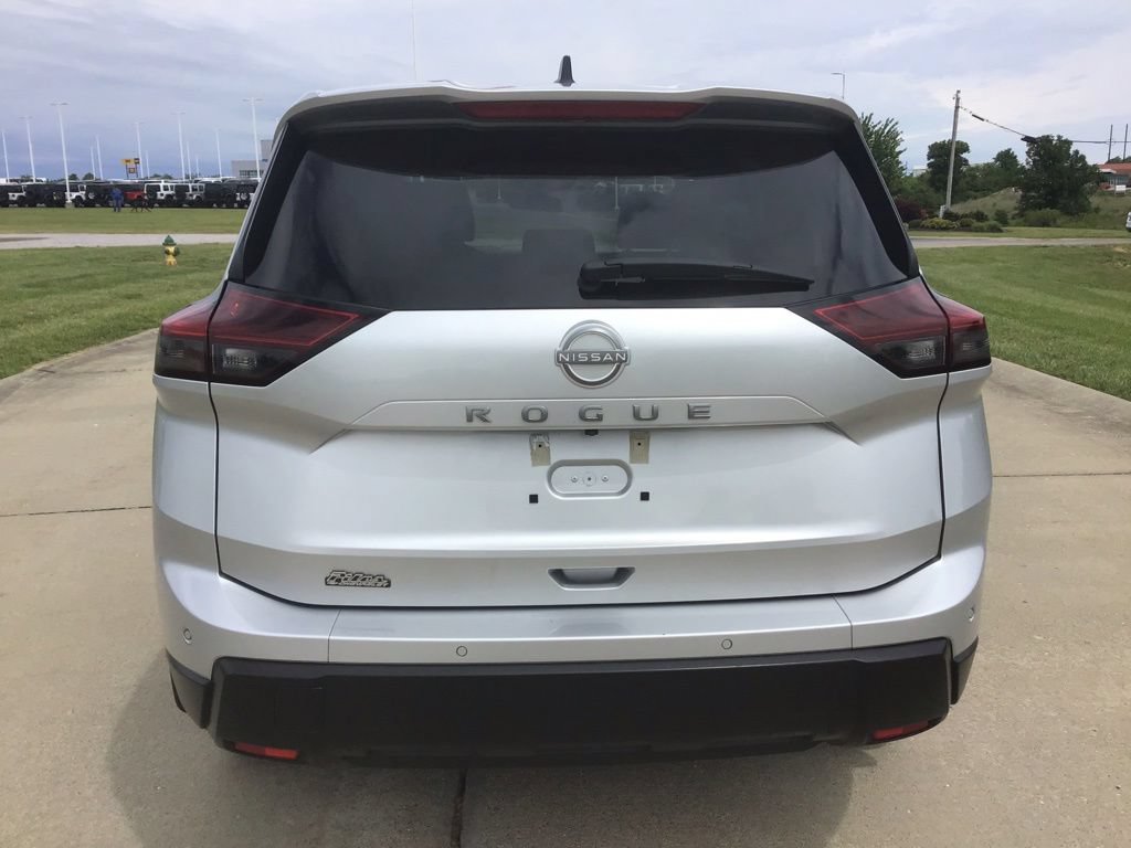 Used 2025 Nissan Rogue S FWD image 5