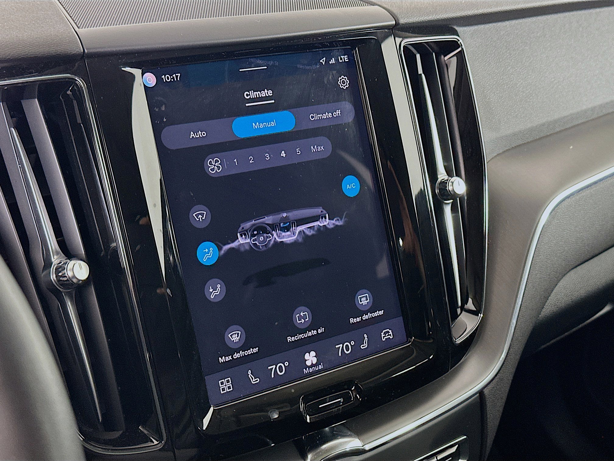 Used 2024 Volvo XC60 B5 Core image 24