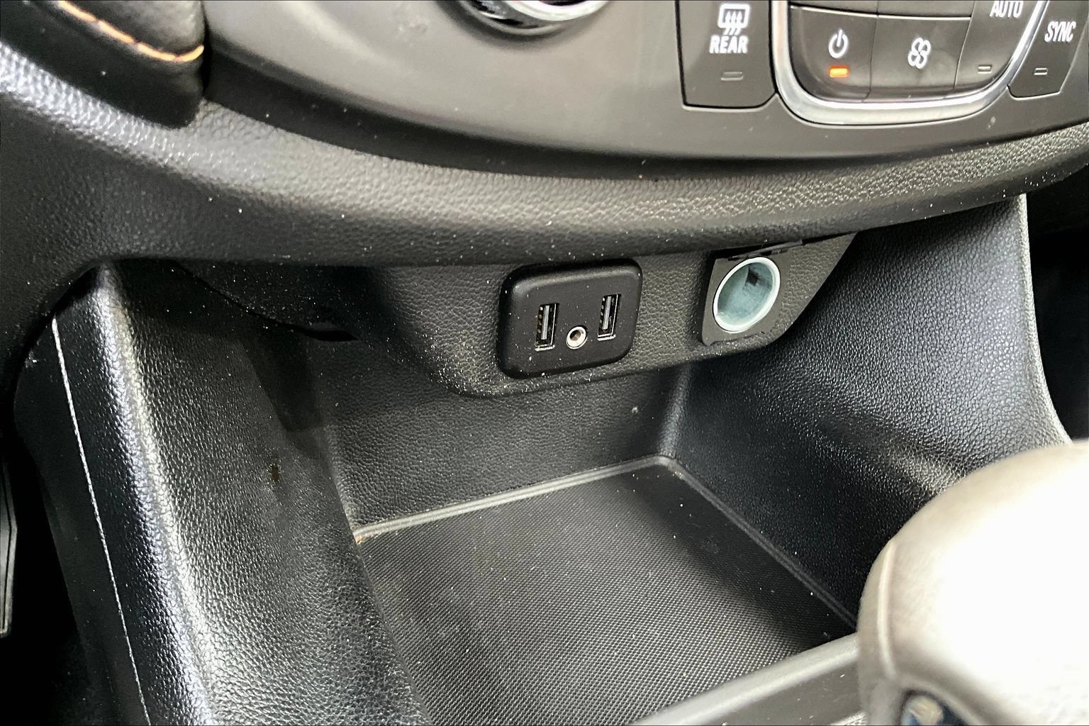 Used 2021 Chevrolet Traverse LS AWD/4WD image 16