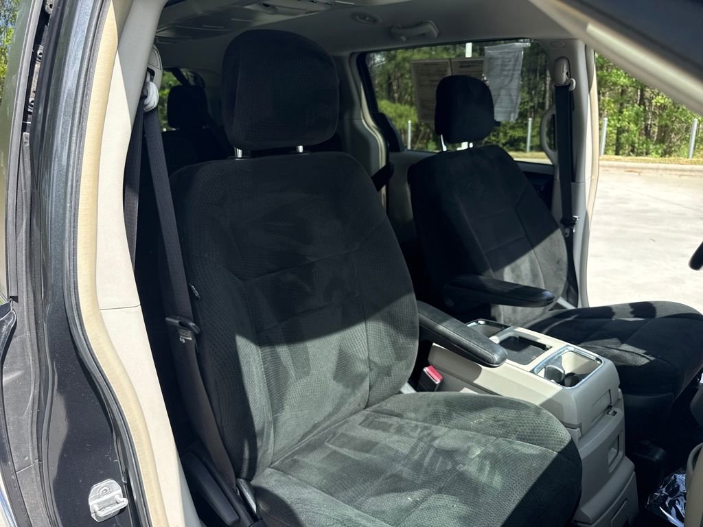 Used 2012 Chrysler Town & Country Touring image 34