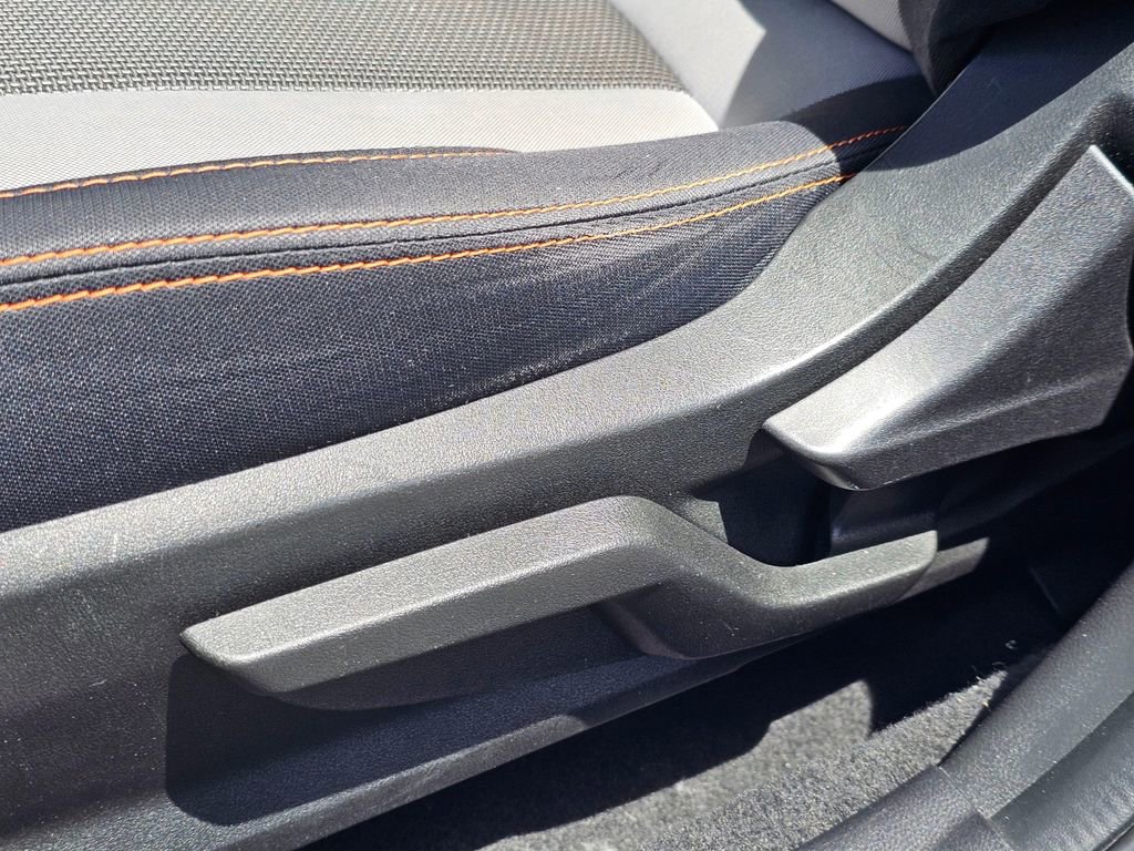 Used 2015 Toyota Camry SE w/ Moonroof Package FWD image 62