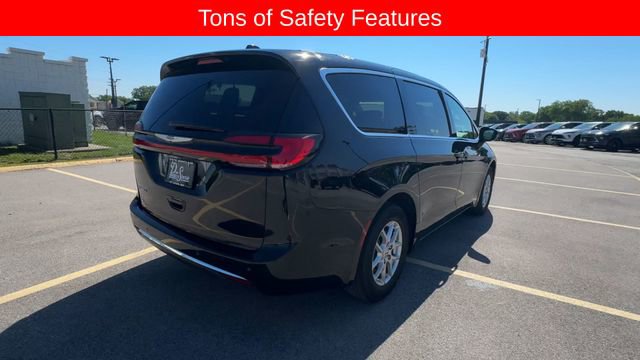 Used 2025 Chrysler Pacifica Select FWD image 8