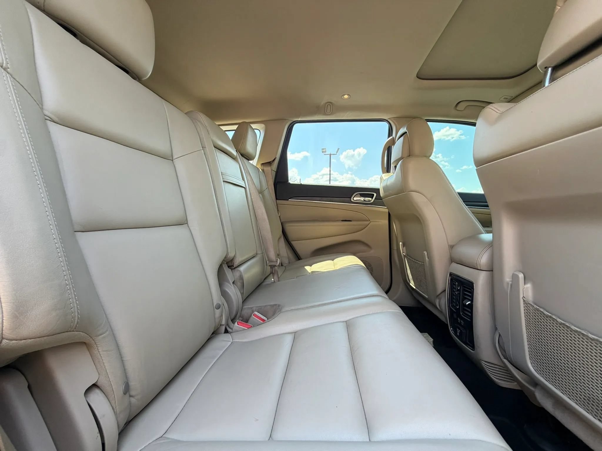 Used 2020 Jeep Grand Cherokee Limited AWD/4WD image 30