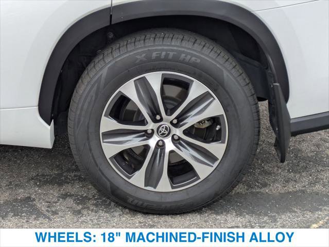 Used 2022 Toyota Highlander XLE FWD image 11