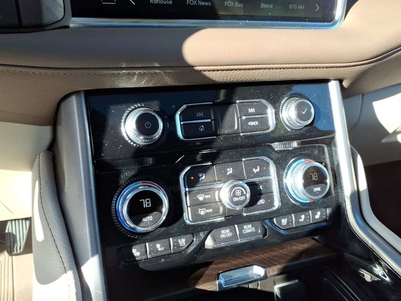 Used 2024 GMC Yukon XL Denali image 16