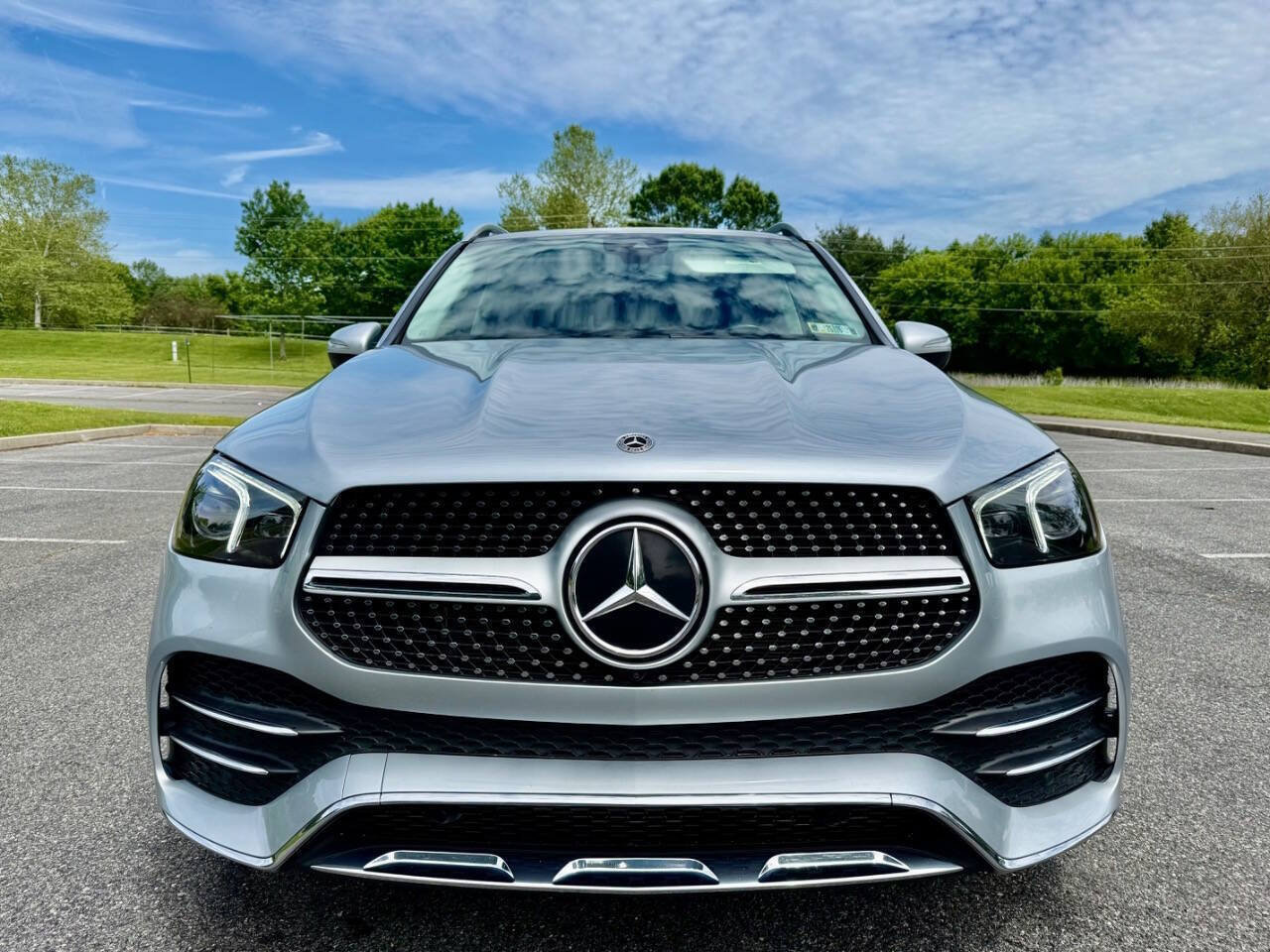Used 2022 Mercedes-Benz GLE 350 4MATIC w/ AMG Line Exterior image 2