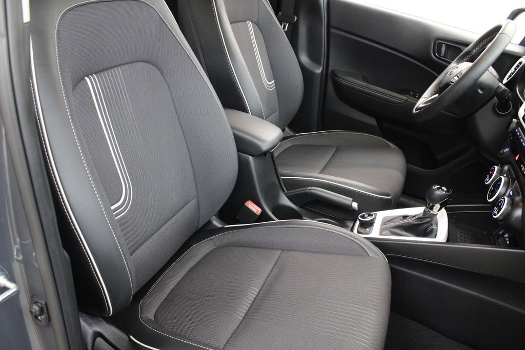 Used 2025 Hyundai Venue Limited FWD image 23