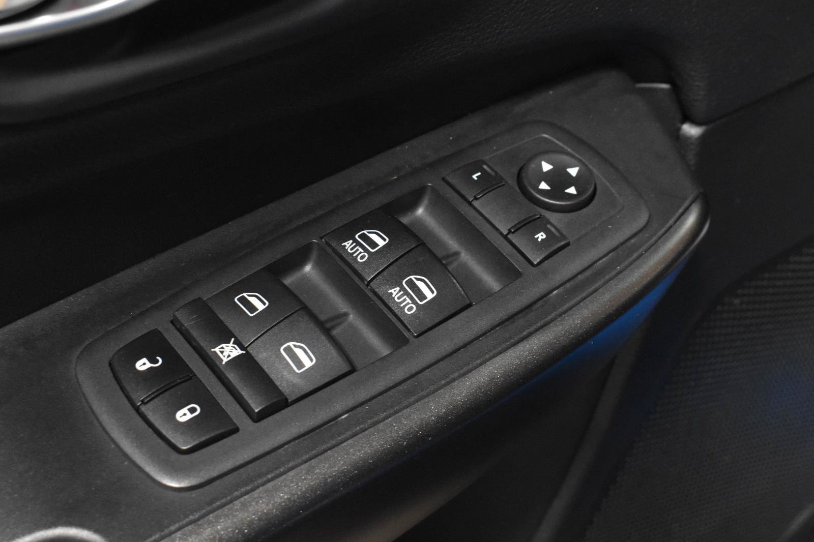 Used 2020 Jeep Cherokee Trailhawk w/ Cold Weather Group AWD/4WD image 12