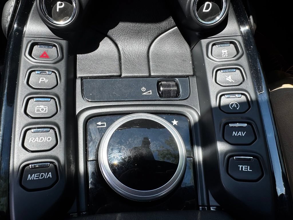 Used 2021 Aston Martin V8 Vantage Coupe RWD image 19