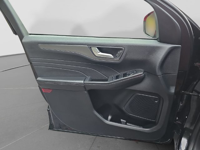 Used 2025 Ford Escape SE FWD image 24
