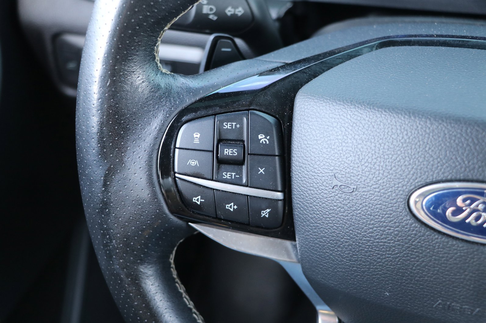 Used 2022 Ford Explorer ST AWD/4WD image 18