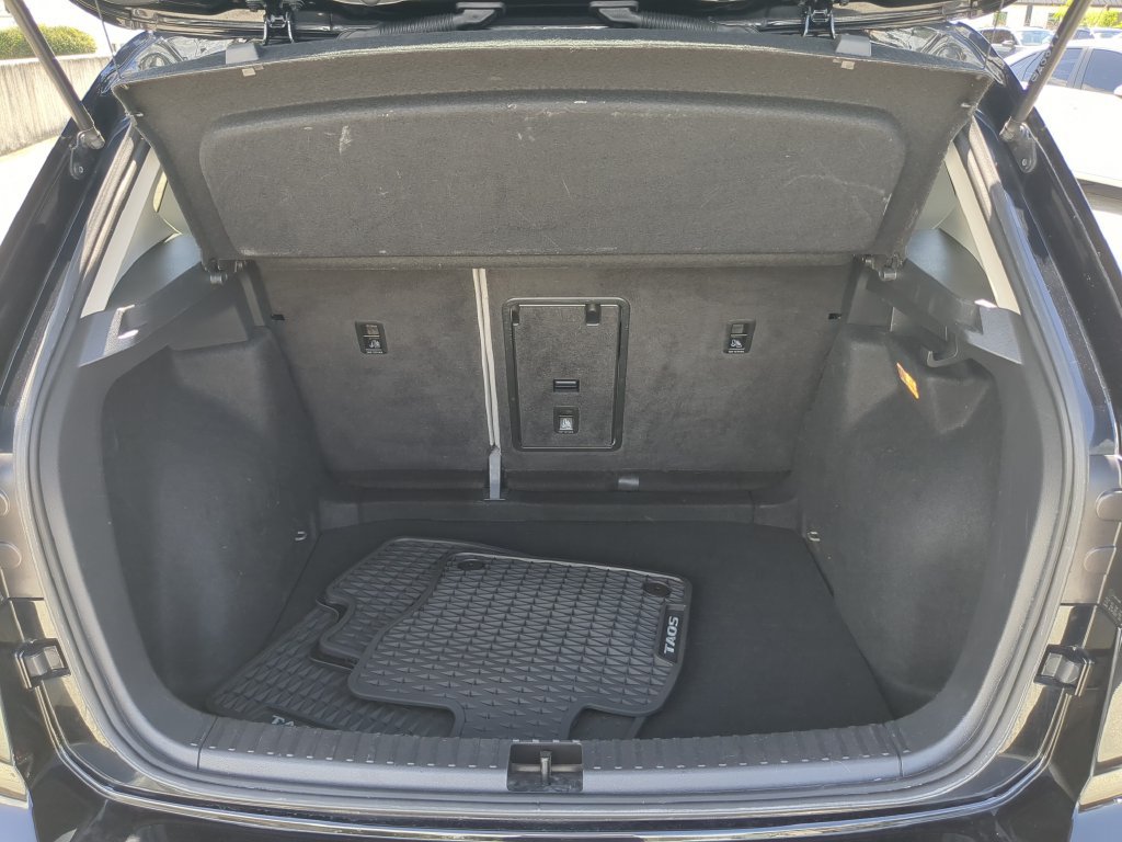 Certified 2022 Volkswagen Taos SE FWD image 9