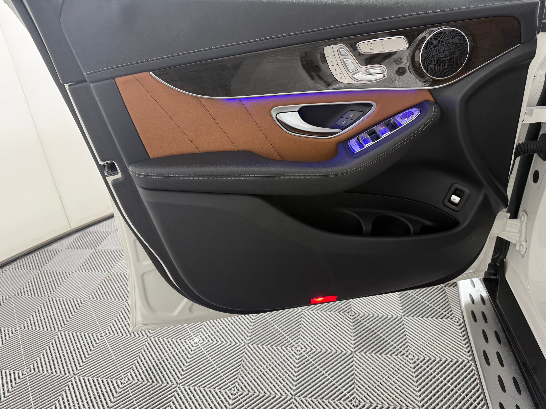 Used 2023 Mercedes-Benz C 300 C 300 image 26