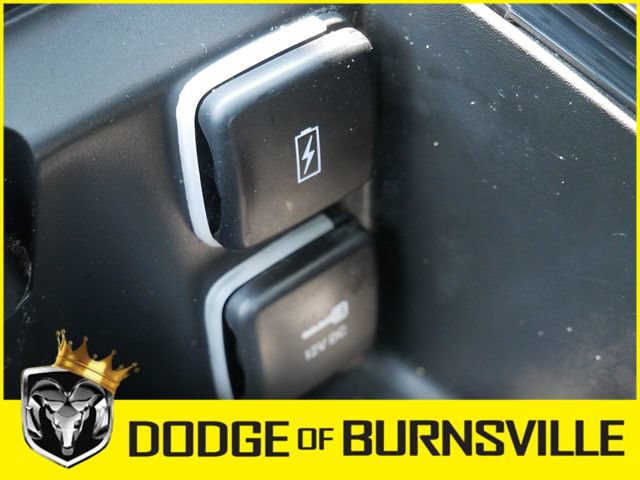Used 2025 Chrysler Pacifica Limited FWD image 27